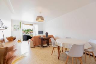 Center of Antibes spacious 2 br flat with terrace and air conditioning - Antibes - 0