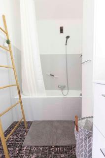Center of Antibes spacious 2 br flat with terrace and air conditioning - Antibes - 1