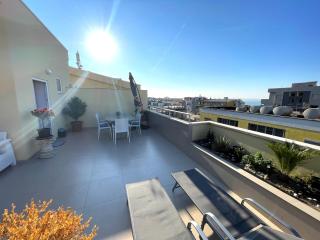 Střešní apartmán s terasou, zahradou a výhledem na moře - 2