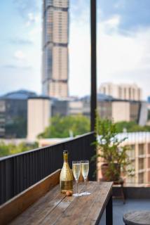 Penthouse Vibes with Panoramic Sandton Views at The Lineal - 3