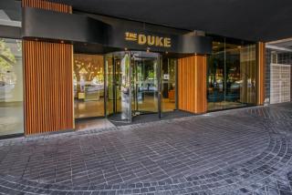 The Duke 1-Bedroom with Rooftop Pool Views - 0