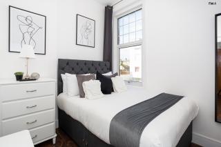 1 Bed Apartments, 2 Mins to Beach, Sleeps 4 - Southend-on-Sea - 0