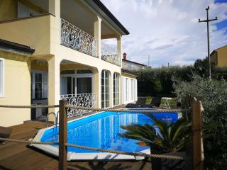 Holiday House with Private Pool Villa Seabird - Rošini - 8