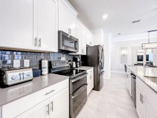 Last Minute Disney Getaway! Private Pool, Hot Tub & Games Room. Book Now! #87967 - Kissimmee - 2