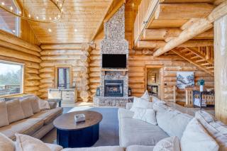 Pinnacle Chalet by AvantStay Luxury Cabin w Panoramic Views Fireplace Game Room - 8