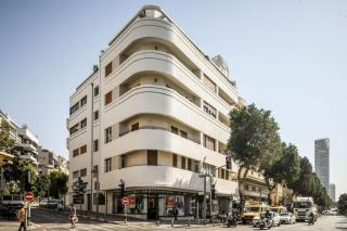 Homey 2 BR Apt w Spacious Balcony 5-min from Beach - 8