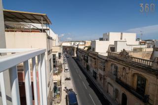 Homey 1BR home with Balcony in Heart of Malta by 360 Estates - Birkirkara - 8