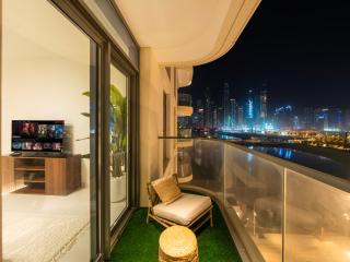 Lux 4 Bed with Views overlooking Private Beach - 3