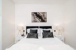 Battersea 2BR Flat - Gym, Balcony, Parking, Great Location - Long Stays Welcome - 9