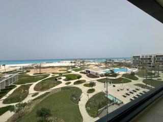 Elegant 2BR Seaview Hotel Suite - El Alamein - 9