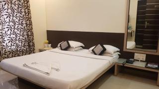 HOTEL Shradha! Saburi! Near Shri Sai Baba Temple - Free Wi-fi And Parking Facilities- A Top Rated Hotel In Shirdi - Shirdi - 9