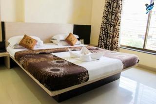HOTEL Shradha! Saburi! Near Shri Sai Baba Temple - Free Wi-fi And Parking Facilities- A Top Rated Hotel In Shirdi - Shirdi - 8