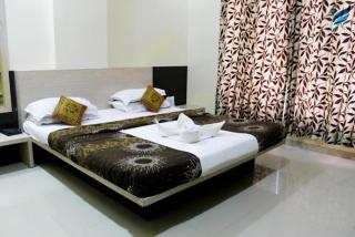 HOTEL Shradha! Saburi! Near Shri Sai Baba Temple - Free Wi-fi And Parking Facilities- A Top Rated Hotel In Shirdi - Shirdi - 3