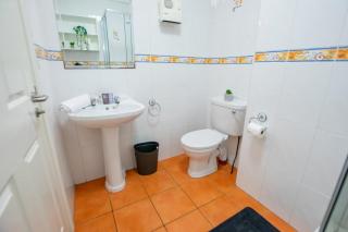 Spacious 2 Bed Apt with Parking - Galway - 6