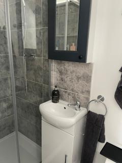 Cosy Cabin - Heart of Beckenham - 5
