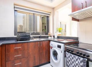 Golden Hour Stay Sea View in Marina Dubai - 7