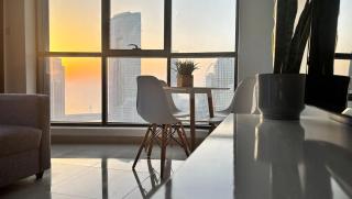 Golden Hour Stay Sea View in Marina Dubai - 5