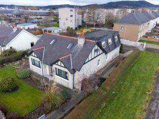 The Kemps Spacious 7BR 6 bathroom Villa ideal for trades and contracts Hosted by Langley Serviced Apartments - South Kessock - 0