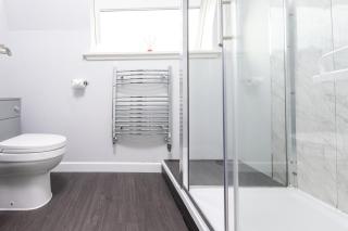 The Kemps Spacious 7BR 6 bathroom Villa ideal for trades and contracts Hosted by Langley Serviced Apartments - South Kessock - 4