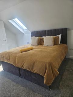 The Kemps Spacious 7BR Group Stay with Parking Ideal for Contractors & Long Stays - 2