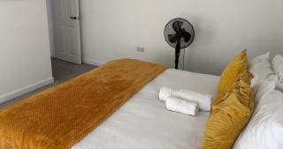 Business & Family-Friendly 2BR Racecourse Park 5min to Town & Hospital Parking WiFi - Kingsthorpe - 7