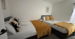 Business & Family-Friendly 2BR Racecourse Park 5min to Town & Hospital Parking WiFi - Kingsthorpe - 6