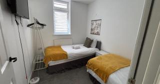 Business & Family-Friendly 2BR Racecourse Park 5min to Town & Hospital Parking WiFi - Kingsthorpe - 4