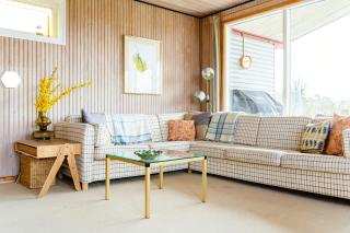 Colourful Family House With Pastels And Garden - 6