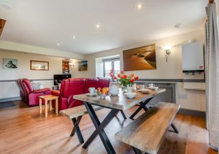 Squirrels Hollow - Poughill - 8
