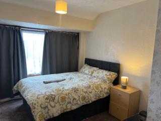 Five Oaks House- Entire 3 Bedroom House for Family & Contractors with up to 5 sleep- NO PARTIES ALLOWED - Willenhall - 7