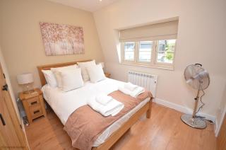 Dutch Cottage sits in its own basin off the River Bure in Horning - Horning - 1