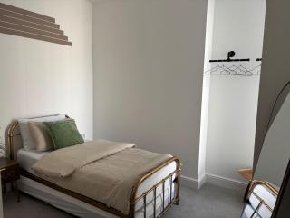 Stunning 3 Bed Apartment with Seaview - Worthing - 2