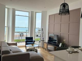 Stunning 3 Bed Apartment with Seaview - Worthing - 1