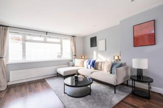 Excellent 3 bed House Hyde Park - 9