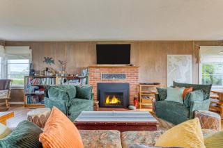 Maxwelton Aerie Bluffside Retreat w Sweeping Puget Sound Views Firepit - Clinton - 7
