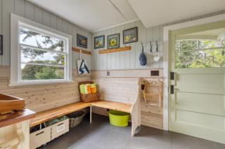 Maxwelton Aerie Bluffside Retreat w Sweeping Puget Sound Views Firepit - Clinton - 5