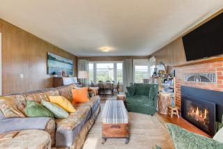 Maxwelton Aerie Bluffside Retreat w Sweeping Puget Sound Views Firepit - Clinton - 4