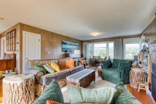 Maxwelton Aerie Bluffside Retreat w Sweeping Puget Sound Views Firepit - Clinton - 2
