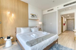 Stylish Studio with Pool, Gym & Tasteful Decor - 1