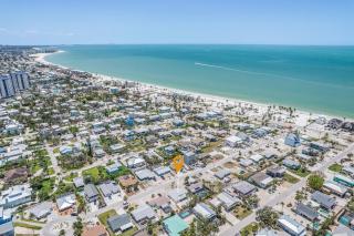 185 Hibiscus Hideaway: 3-bedroom home in Fort Myers Beach, just steps from the beach. - Fort Myers Beach - 6