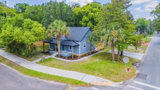 Charming Retreat w/ Bikes - 1