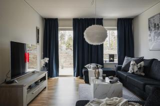 Guestly Homes - Stylish 3BR Stay in Peaceful Surroundings - 9