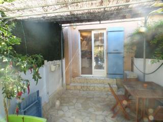 T2 duplex dans résidence sécurisée, parking privé, piscine, climatisation, internet - La Seyne-sur-Mer - 8