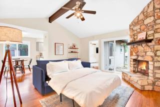 2BR 2BA Cozy Bungalow with Backyard in Montclaire - Zilker Area - Austin - 8
