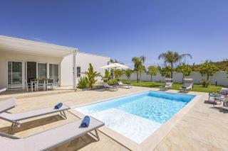 Villa Andromeda by Villa Plus - Santa Maria del Focallo - 0