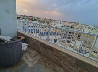 Modern 3 bedroom penthouse with Rooftop views - Taʼ Xbiex - 3