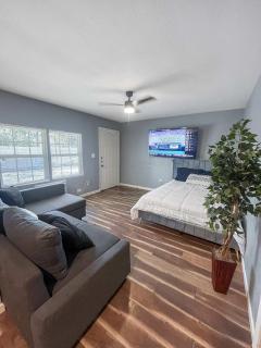 Economy HTX Stay I Sleeps 6 I Parking I MedCenter - Houston - 3