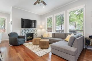 Family 3BR 2BA 1810SQFT Bright Spacious Home with Private Yard in Zilker - Austin - 0