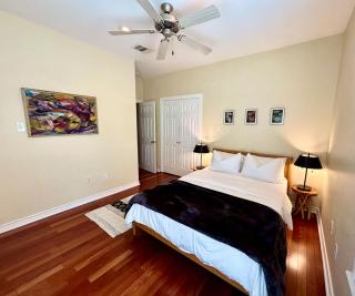 Family 3BR 2BA 1810SQFT Bright Spacious Home with Private Yard in Zilker - Austin - 2