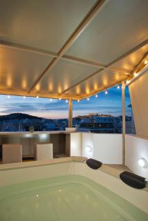 Kary's Acropolis View Luxury 2BR, 2 BA, Jacuzzi - 3